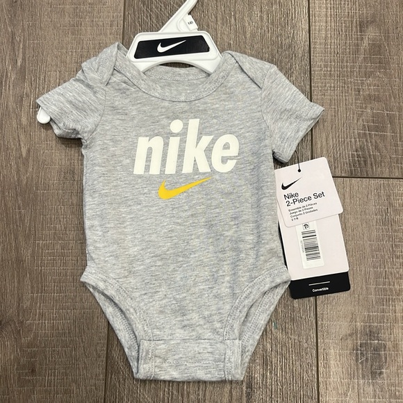COPY - Nike 2 Piece Set For Newborn New With Tags - Picture 4 of 7